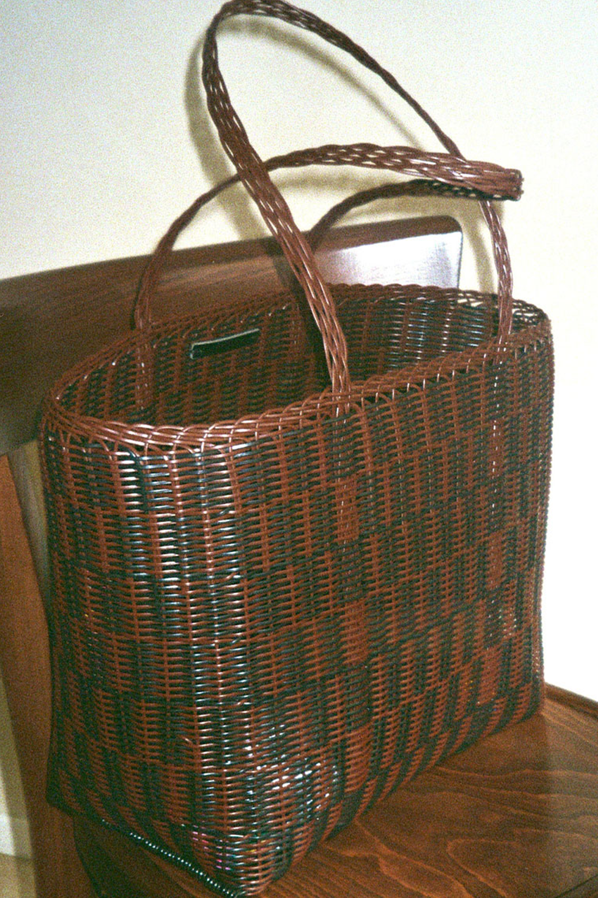 Medium Basket in Chocolate & Black