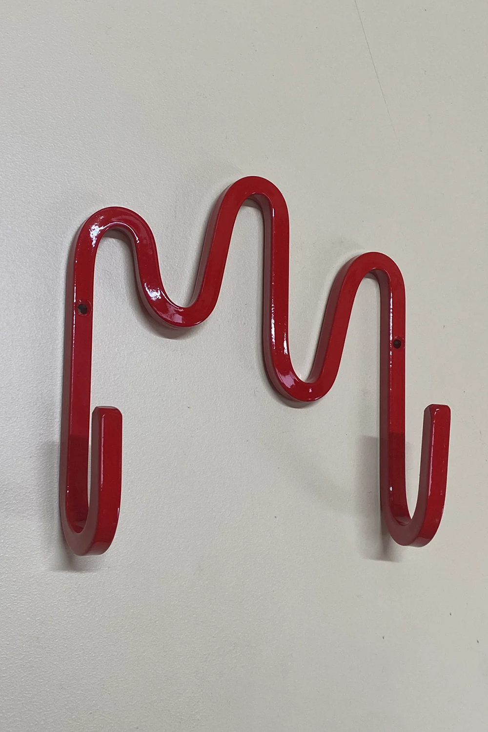 Shockwave Hook in Cherry Red