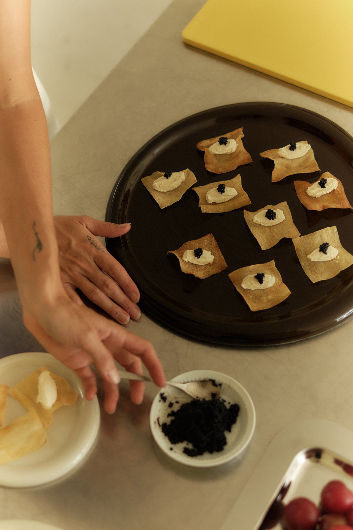 Dinner Plate in Espresso