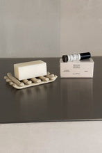 Load image into Gallery viewer, Grid Soap Dish in Cream
