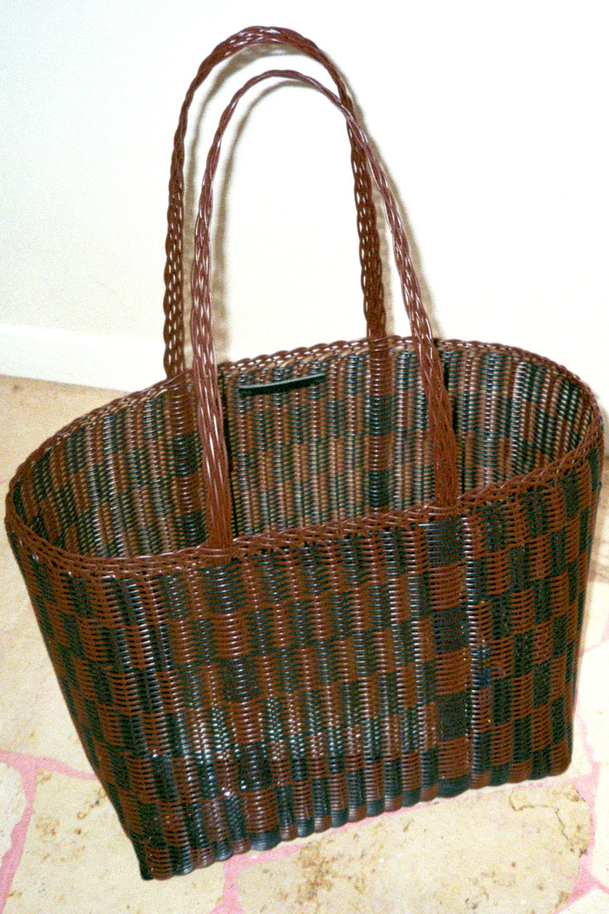 Medium Basket in Chocolate & Black