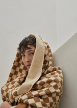 Load image into Gallery viewer, Roman (Pool) Towel in Cedar &amp; Sand
