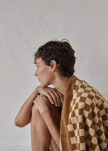 Load image into Gallery viewer, Roman (Pool) Towel in Cedar &amp; Sand
