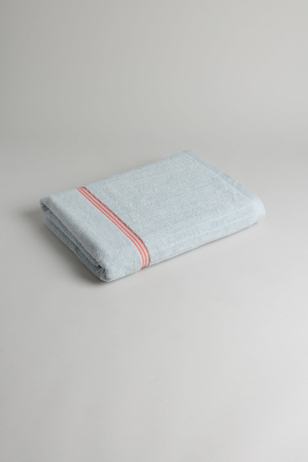 Abel (Bath) Sheet in Lake