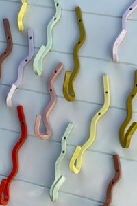 Wiggle Hook in White