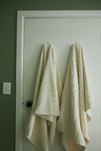 Load image into Gallery viewer, St Clair (Bath) Towel in Ivory
